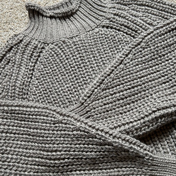 H&M Chunky Cable Knit Sweater - Picture 7 of 7
